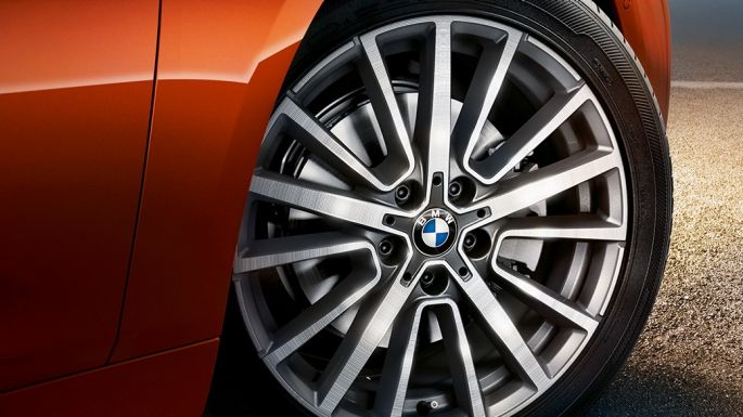 Alloy wheel BMW 2 Series Active Tourer Alloy wheel BMW 2 Series Active Tourer F45 Facelift 2018 Sunset Orange metallic close-up wheel