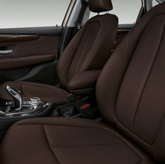 Sportska sjedala BMW-a serije 2 Active Tourer Model Luxury Line Sportska sjedala u unutrašnjosti BMW-a serije 2 Active Tourer Model Luxury Line 225i xDrive F45 2018