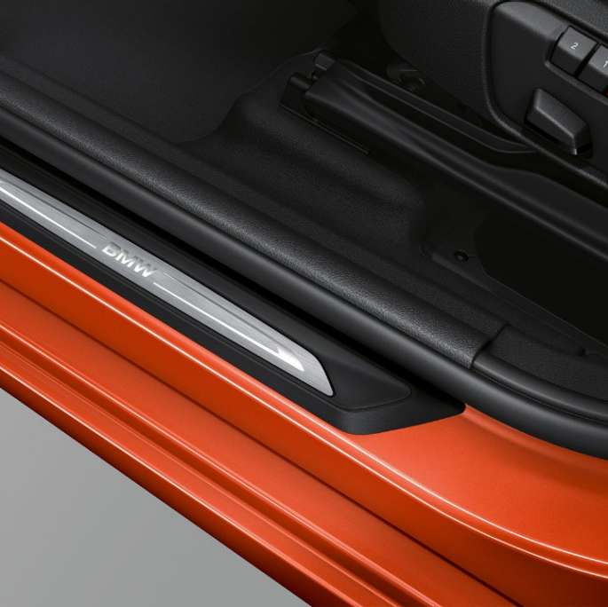 Gazišta pragova vrata BMW-a serije 2 Active Tourer Model Sport Line Vanjština s gazištima pragova vrata BMW-a serije 2 Active Tourer Model Sport Line 220i F45 2018 Sunset Orange metalik boje