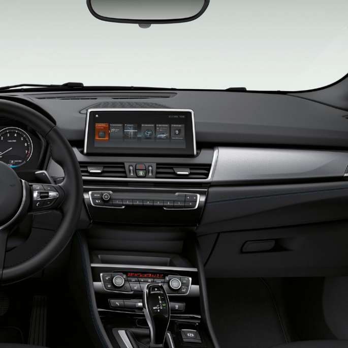 Kokpit BMW-a serije 2 Active Tourer Model M Sport Unutrašnjost s kokpitom BMW-a serije 2 Active Tourer 220d xDrive Model M Sport F45 2018