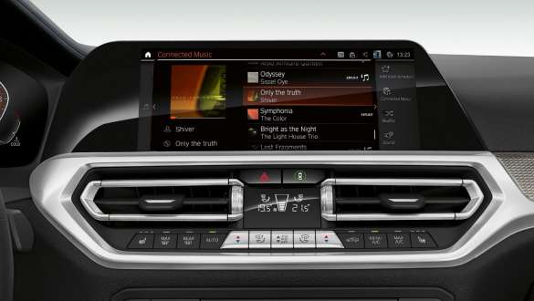 BMW serije 3 limuzina, Connected Music. Detaljan prednji prikaz kokpita BMW-a serije 3 limuzina s opcijom Connected Music.