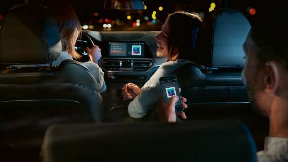 BMW serije 3 limuzina, Connected Command. Detaljan prednji prikaz kokpita BMW-a serije 3 limuzina s opcijom Connected Command.