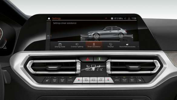 BMW serije 3 Limuzina, Driving Assistant Professional. Prednji detaljan prikaz zaslona kokpita BMW-a serije 3 Limuzina s opcijom Driving Assistant Professional.