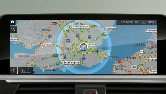 Plug-in hibrid BMW serije 3 Limuzina 2021 G20 navigacijski sustav Plug-in hibrid BMW serije 3 Limuzina 2021 G20 navigacijski sustav krupni plan
