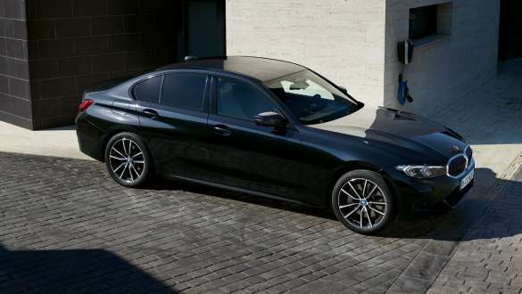 BMW serije 3 Limuzina plug-in hibrid G20 tročetvrtinski bočni pogled BMW serije 3 Limuzina plug-in hibrid G20 tročetvrtinski bočni pogled u mirovanju