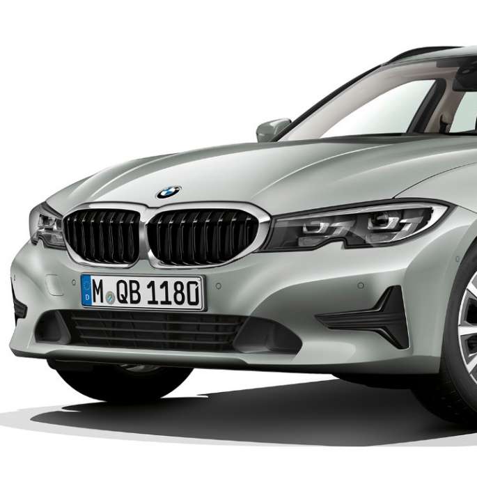 Tročetvrtinski prikaz prednjeg kraja modela Advantage BMW serije 3 Touring, tročetvrtinski prikaz prednjeg kraja modela Advantage