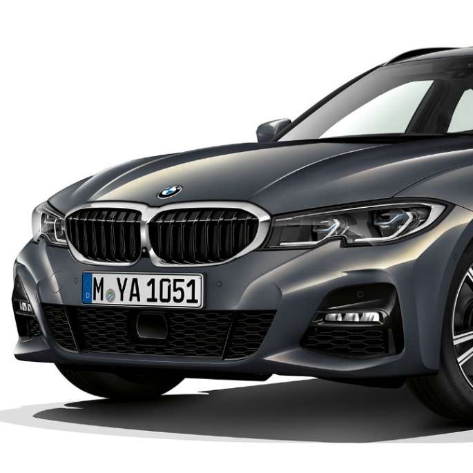 Tročetvrtinski prikaz prednjeg kraja modela M Sport BMW serije 3 Touring, tročetvrtinski prikaz prednjeg kraja modela M Sport
