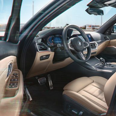 BMW serije 3 Touring, detaljan prikaz kokpita BMW serije 3 Touring, detaljan prikaz kokpita ispred urbane pozadine