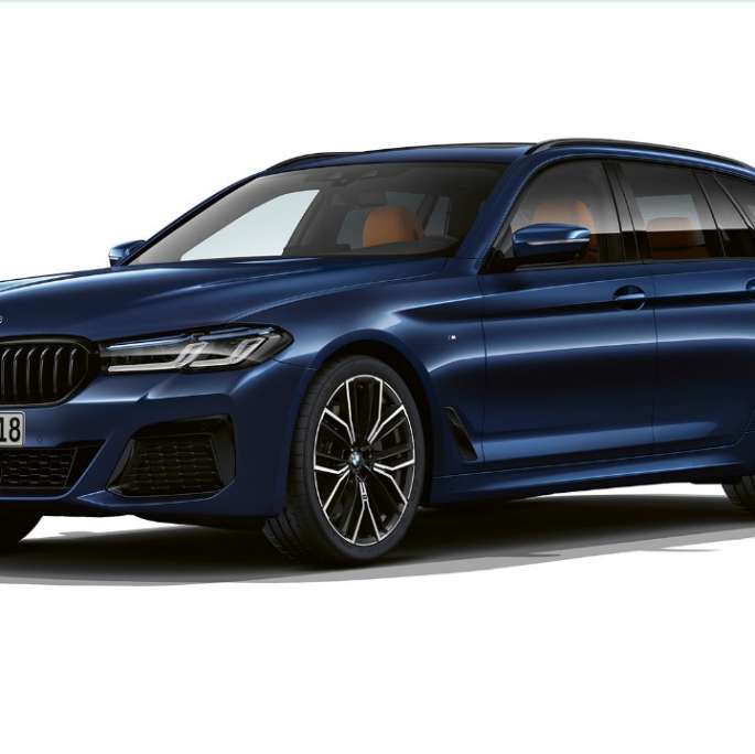 BMW serije 5 Touring G31 M Sport paket sprijeda BMW serije 5 Touring 530e G31 2020 M Sport paket Tansanite Blue ll metalik tročetvrtinski prednji prikaz
