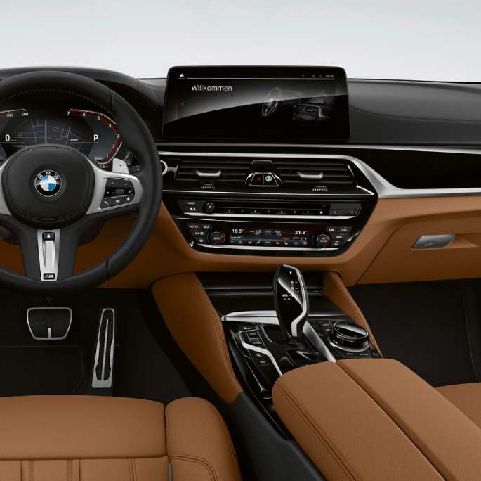 Kokpit BMW serije 5 Touring G31 M Sport paket Kokpit BMW serije 5 Touring 530e G31 2020 M Sport paket koža ‘Dakota’ Cognac ekskluzivni prošivi s kontrastnim trakama