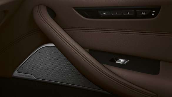 Bowers & Wilkins Diamond Surround System BMW serije 5 Touring G31 Bowers & Wilkind Diamond Surround Sound System BMW serije 5 Touring G31 Facelift 2020 unutrašnjost krupni plan