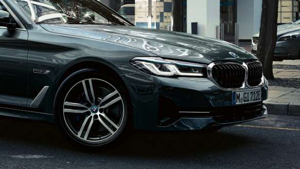 Integralno aktivno upravljanje BMW serije 5 Touring G31 Integralno aktivno upravljanje BMW serije 5 Touring G31 Facelift 2020 tročetvrtinski prikaz sprijeda