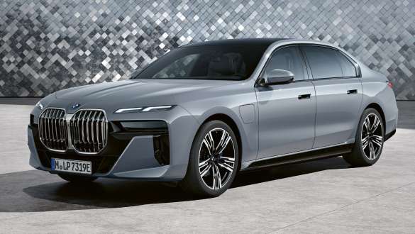 Bočni pogled BMW serije 7 Limuzina G70 PHEV 750e xDrive Dravite Grey Metalik BMW serije 7 Limuzina G70 PHEV 750e xDrive Dravite Grey Metalik bočni pogled