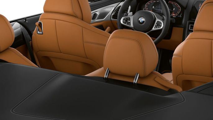 BMW M850i xDrive, unutrašnjost, s otvorenim mekim krovom. BMW M850i xDrive, unutrašnjost, s otvorenim mekim krovom.