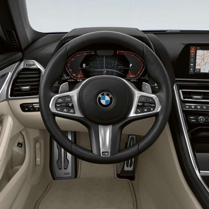M kožni upravljač s višenamjenskim opcijama. BMW serije 8 Coupé, Kokpit, M kožni upravljač s višenamjenskim opcijama.