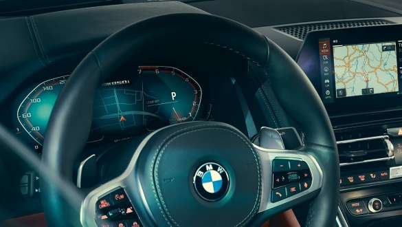 Zaslon s instrumentima. BMW serije 8 Coupé, kokpit, upravljač sa zaslonom s instrumentima.