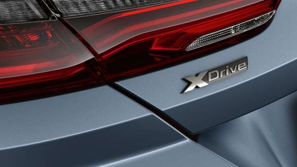 BMW xDrive oznaka. BMW serije 8 Coupé, prikaz stražnjeg kraja, BMW xDrive oznaka.