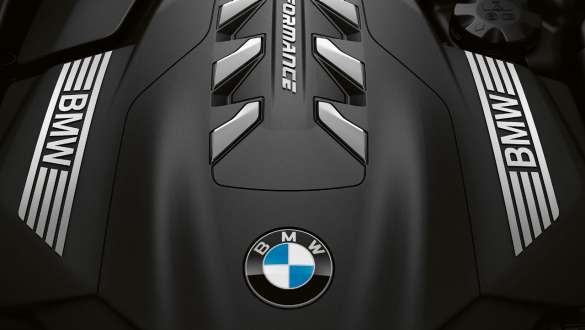 BMW TwinPower Turbo šesterocilindarski dizelski motor. BMW serije 8 Coupé, pogled iz zraka, BMW TwinPower Turbo šesterocilindarski dizelski motor.
