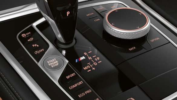 Središnja konzola, Steptronic sport prijenos. BMW serije 8 Coupé, fokus na središnju konzolu, Steptronic sport prijenos.