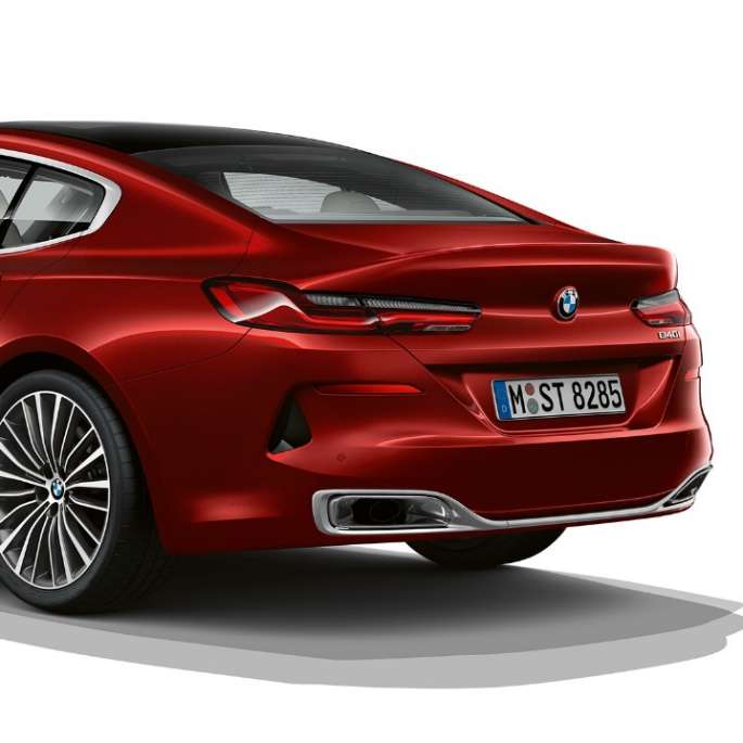 Tročetvrtinski prikaz stražnjeg kraja osnovnog modela BMW serije 8 Gran Coupé, tročetvrtinski prikaz stražnjeg kraja osnovnog modela