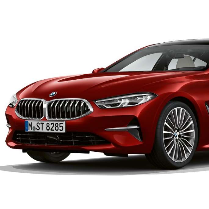 Tročetvrtinski prikaz prednjeg kraja osnovnog modela BMW serije 8 Gran Coupé, tročetvrtinski prikaz prednjeg kraja osnovnog modela