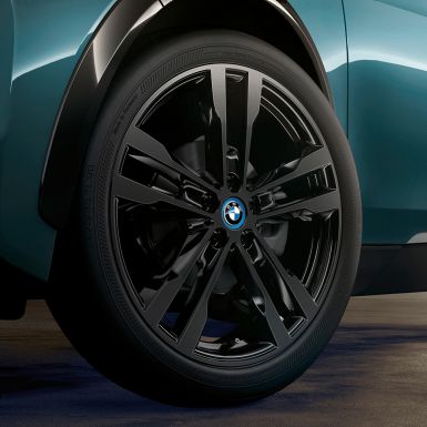 Lakometalni kotači BMW-a i3 2018 Detaljan prikaz lakometalnih kotača BMW-a i3 I01 2018 Jucaro bež boje s Frozen Grey metalik detaljima