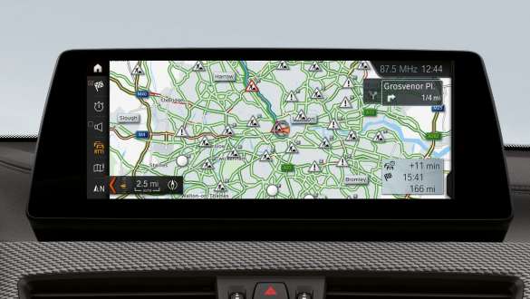 Real Time Traffic Information BMW-a X2 M35i F39 Unutrašnjost s opcijom Real Time Traffic Information na kontrolnom zaslonu BMW-a X2 M35i 2018 F39