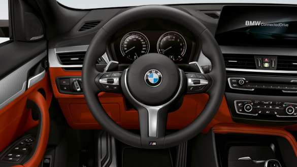 Kokpit BMW-a X2 M35i F39 Unutrašnjost kokpita s prikazom aktivnog tempomata sa Stop&Go funkcijom BMW-a X2 M35i 2018 F39