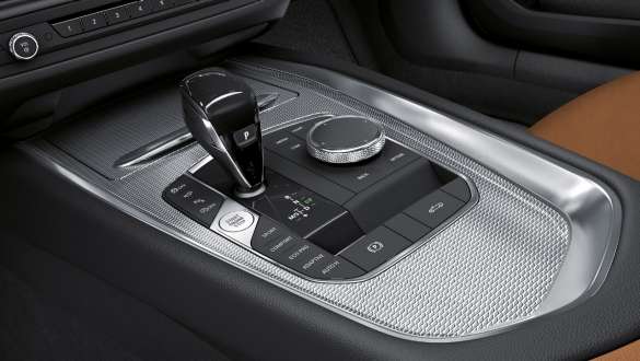 Steptronic Sport prijenos BMW-a Z4 M40i G29 2019 Detaljan prikaz unutrašnjosti ručice prijenosa Steptronic Sport prijenosa BMW-a Z4 M40i G29 2019