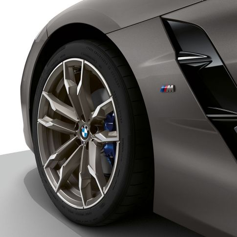 Lakometalni kotači BMW-a Z4 M40i G29 Detaljan prikaz lakometalnih kotača i dijela Air Breather BMW-a Z4 Roadster M40i G29 2019 BMW Individual Frozen grey metalik boje