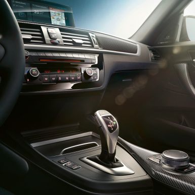 Ručica mjenjača BMW-a M240i Coupé Ručica mjenjača BMW-a M240i Coupé F22 2017 unutrašnjost