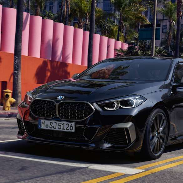 Dizajn vanjštine BMW M235i xDrive Gran Coupé Dizajn vanjštine BMW M235i xDrive Gran Coupé 2020 Black Sapphire metalik F44 prednji pogled
