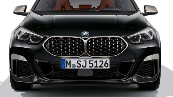M Aerodynamics paket BMW M235i xDrive Gran Coupé sprijeda M Aerodynamics paket BMW M235i xDrive Gran Coupé Black Sapphire metalik F44 sprijeda