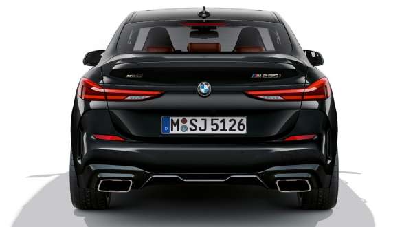 M specifični ispušni sustav BMW-a M235i xDrive Gran Coupé M specifični ispušni sustav BMW-a M235i xDrive Gran Coupé Black Sapphire metalik F44 pogled straga