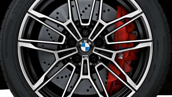 M Compound kočnica, crvena visoki sjaj BMW M3 Limuzina G80 2020 BMW M3 Limuzina G80 2020 M Compound kočnica, crvena visoki sjaj krupni plan kotač
