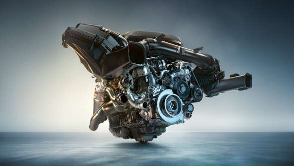 BMW M TwinPower Turbo redni 6-cilindrični benzinski motor BMW M3 Limuzina G80 2020 BMW M3 Limuzina G80 2020 BMW M TwinPower Turbo redni 6-cilindrični benzinski motor krupni plan