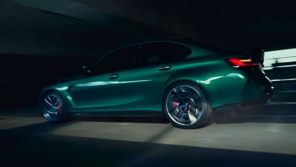 M specifični ovjes BMW M3 Limuzina G80 2020 BMW M3 Limuzina G80 2020 Isle of Man Green M specifični ovjes bočni prikaz