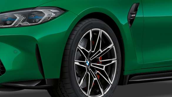 Lukovi prednjih kotača sprijeda BMW M3 Limuzina G80 2020 BMW M3 Limuzina G80 2020 Isle of Man Green lukovi prednjih kotača krupni plan