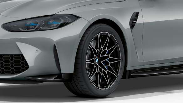 Lukovi prednjih kotača BMW M4 Coupé G82 2020 BMW M4 Coupé G82 2020 lukovi kotača prednji krupni plan
