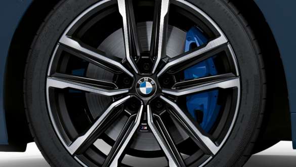 M sportska kočnica BMW M440i xDrive Coupé G22 2020 BMW M440i xDrive Coupé G22 2020 M sportska kočnica detalj naplatci od lakih legura