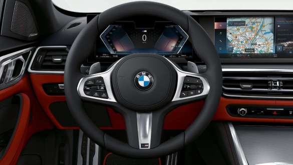 Promjenjivo sportsko upravljanje BMW M440i xDrive Gran Coupé G26 2021 Promjenjivo sportsko upravljanje BMW M440i xDrive Gran Coupé G26 2021 kokpit sa M kožnim upravljačem