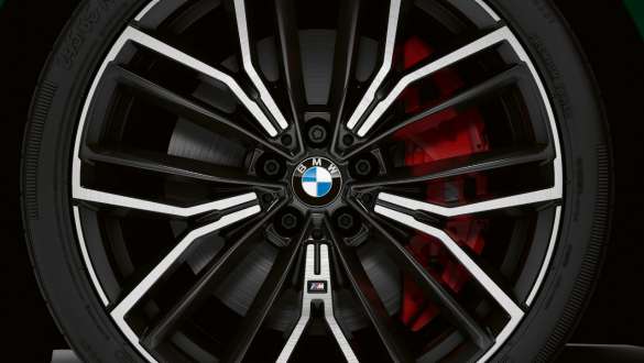 BMW M550i xDrive s M sportskom kočnicom G30 2020 Detaljan prikaz kotača BMW-a M550i xDrive Limuzina s M Sport kočnicom G30 LCI Facelift 2020