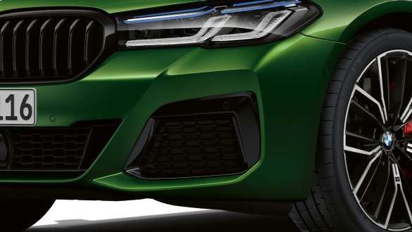 BMW M550i xDrive s M Aerodynamics paketom G30 2020 Detaljan prikaz prednjeg kraja BMW-a M550i xDrive Limuzina s M Aerodynamics paketom G30 LCI Facelift 2020 BMW Individual Verde Ermes metalik boje