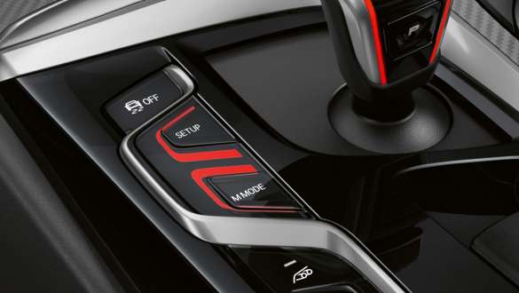 BMW M5 Competition s M MODE tipkom F90 2020 Unutrašnjost BMW-a M5 Competition s M MODE tipkom i detaljnim prikazom ručice mjenjača F90 LCI Facelift 2020