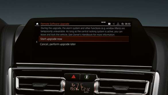 Remote Software Upgrade. BMW serije 8 Cabrio M Automobili s opcijom Remote Software Upgrade.