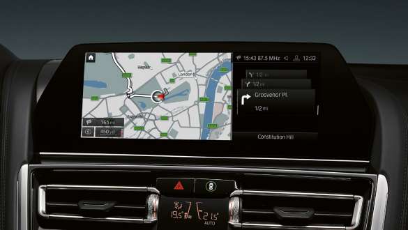 BMW Live Cockpit Professional. BMW serije 8 Cabrio M Automobili s opcijom BMW Live Cockpit Professional.