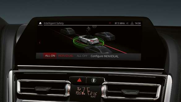 Driving Assistant Professional. BMW serije 8 Cabrio M Automobili s opcijom Driving Assistant Professional.
