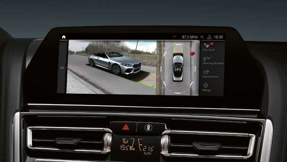 Parking Assistant Plus. BMW serije 8 Cabrio M Automobili s opcijom Parking Assistant Plus.