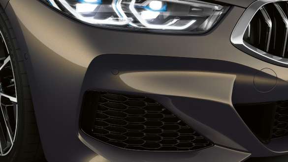 Otvori za zrak s M Aerodynamics paketom. BMW M850i xDrive Cabrio u Dravit Grey metalik boji s M Aerodynamics paketom, otvori za zrak.