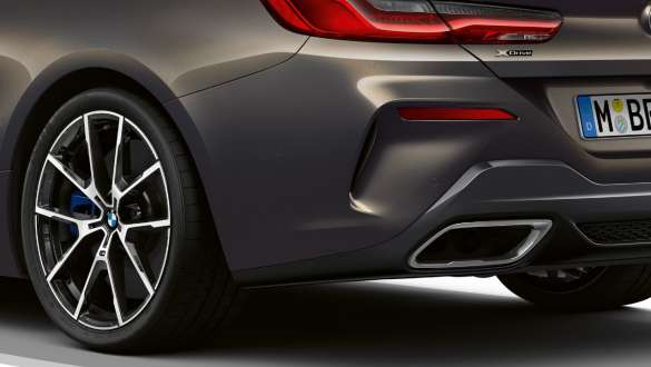 M sport diferencijal. BMW M850i xDrive Cabrio s M sport diferencijalom.